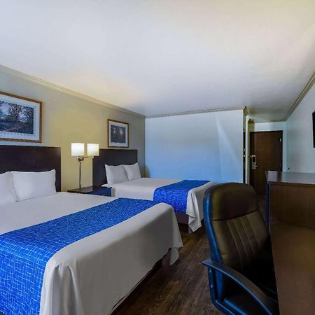 Travelodge By Wyndham Livingston Exterior photo