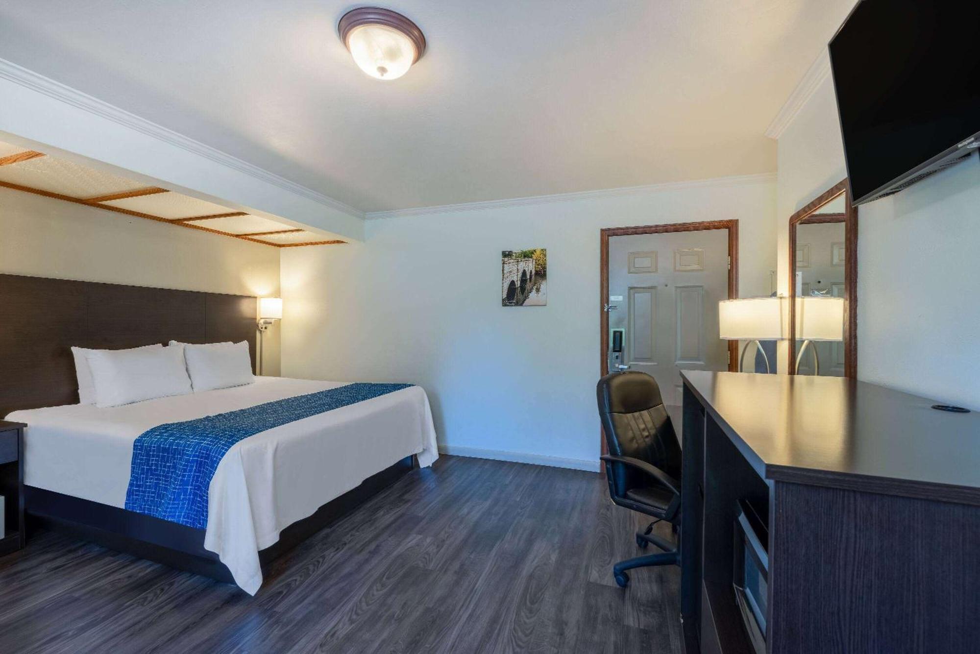 Travelodge By Wyndham Livingston Exterior photo