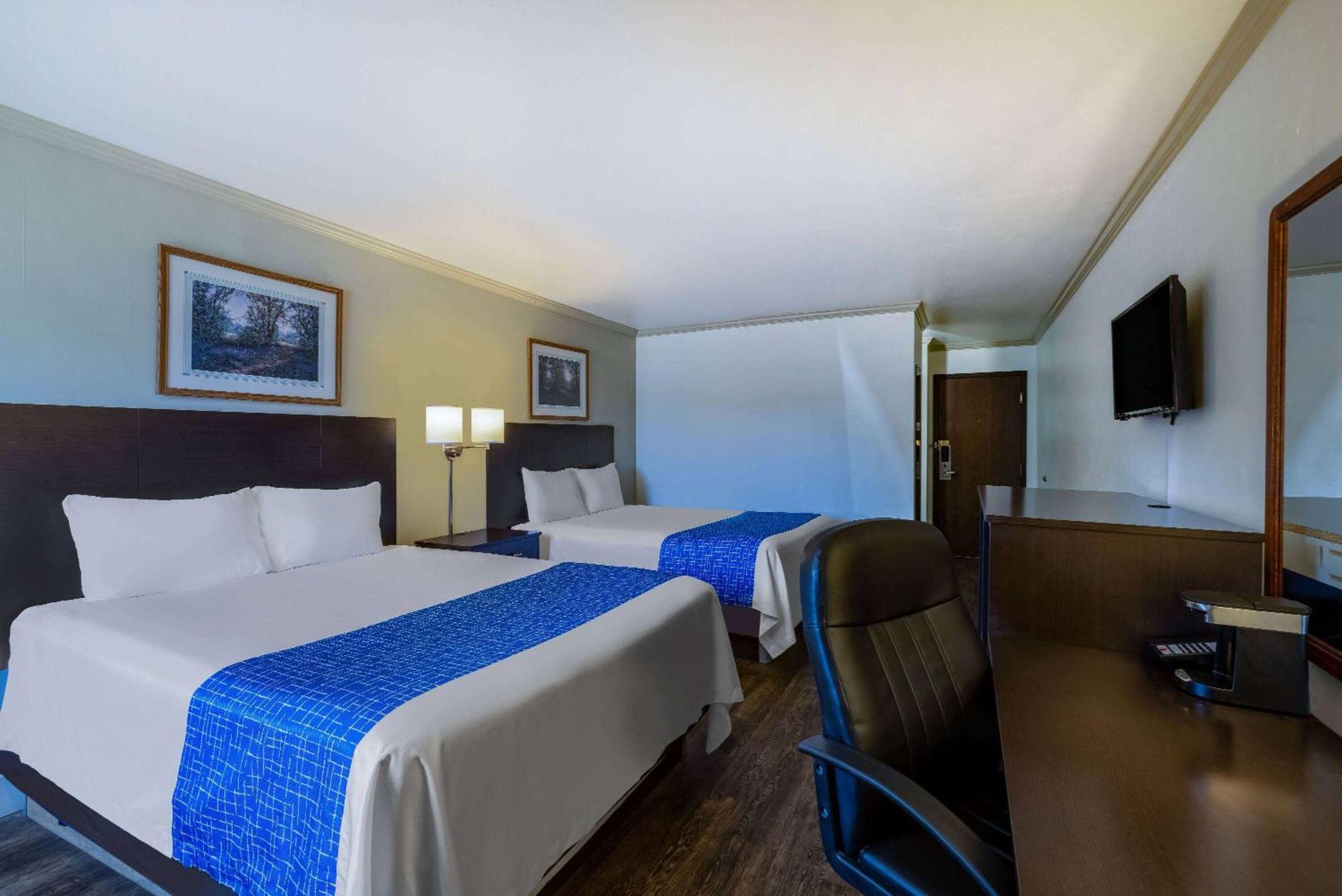 Travelodge By Wyndham Livingston Exterior photo