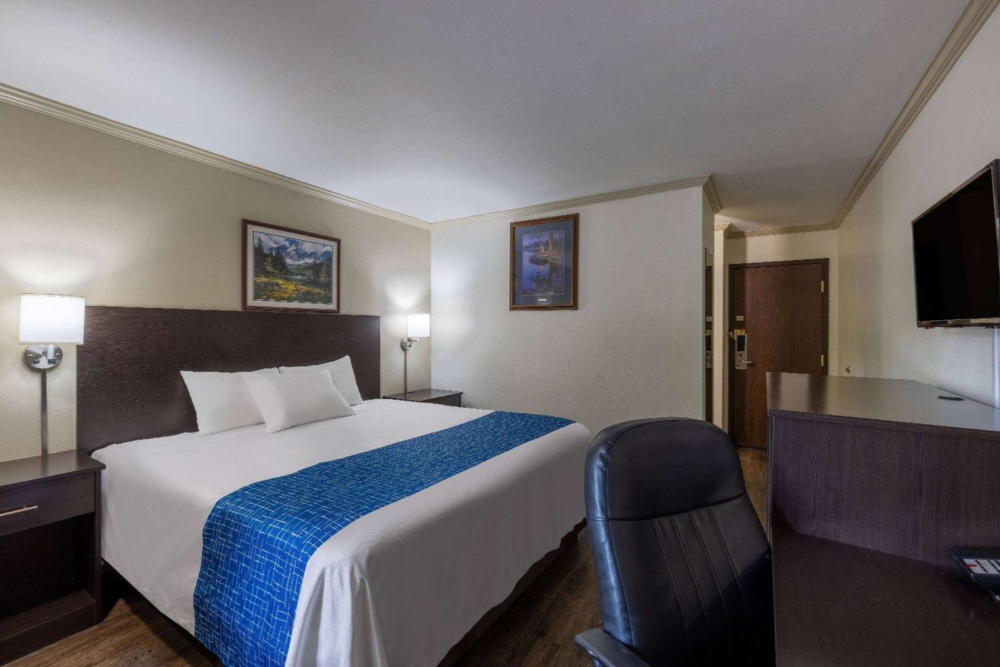 Travelodge By Wyndham Livingston Exterior photo