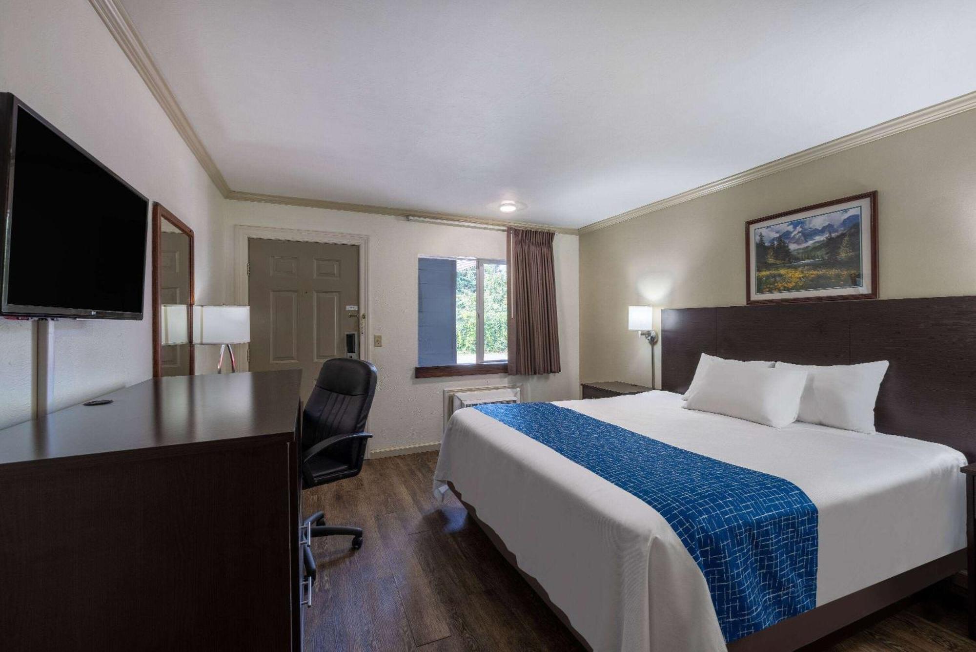 Travelodge By Wyndham Livingston Exterior photo