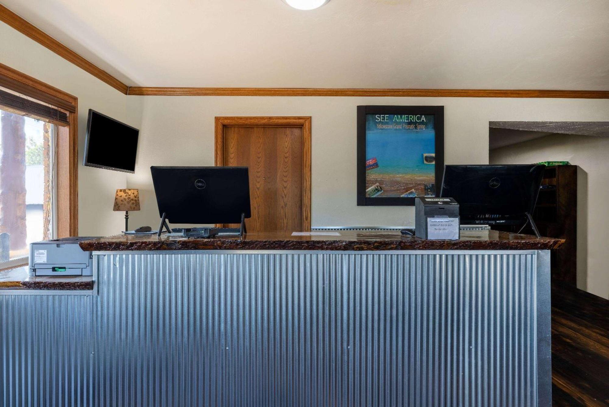 Travelodge By Wyndham Livingston Exterior photo