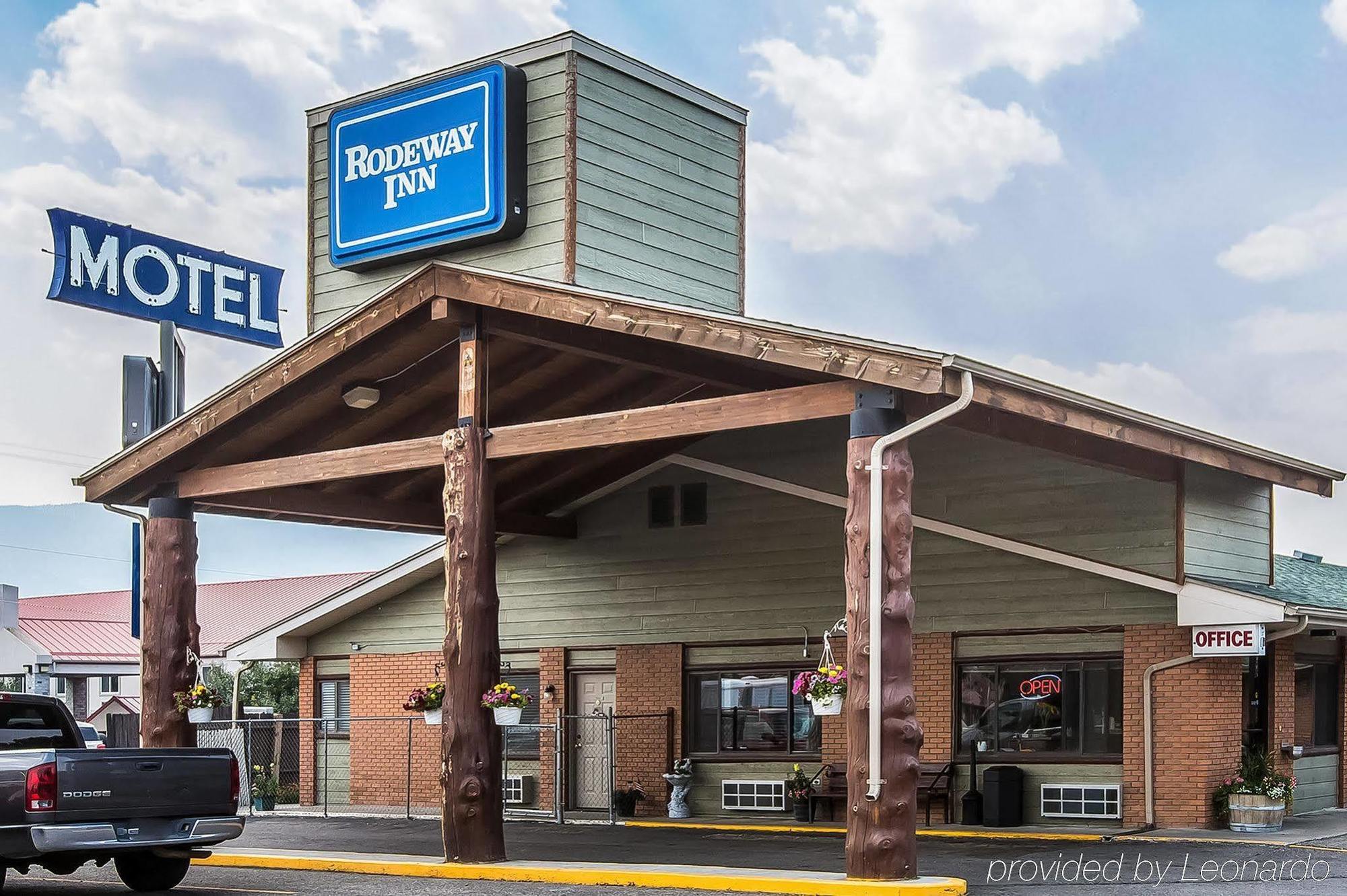 Travelodge By Wyndham Livingston Exterior photo